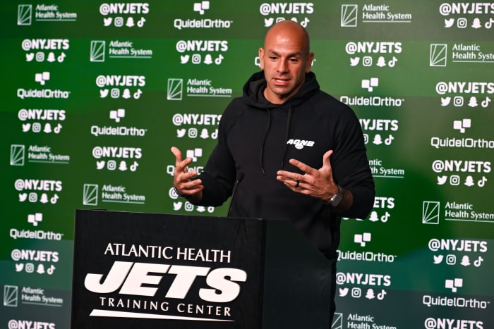 Jets' head coach Robert Saleh speaks at OTAs